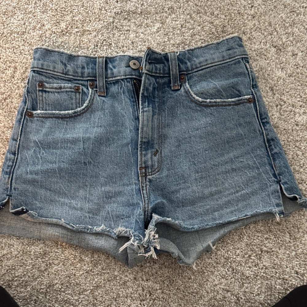 Abercrombie & Fitch The Mom Short High Rise